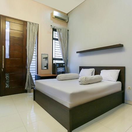 Oyo Life 3520 Indoniaga Palace Tangerang Buitenkant foto
