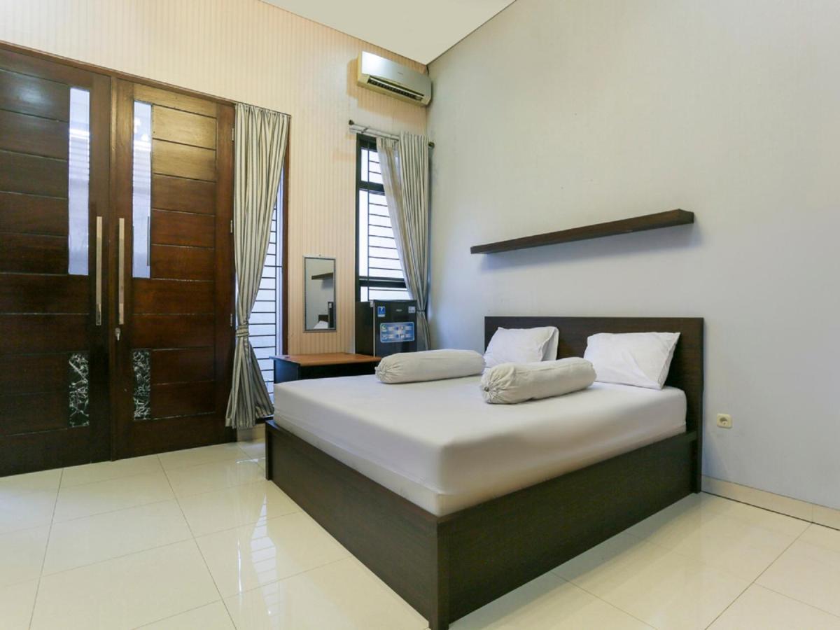 Oyo Life 3520 Indoniaga Palace Tangerang Buitenkant foto