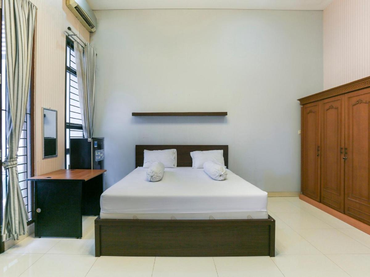 Oyo Life 3520 Indoniaga Palace Tangerang Buitenkant foto